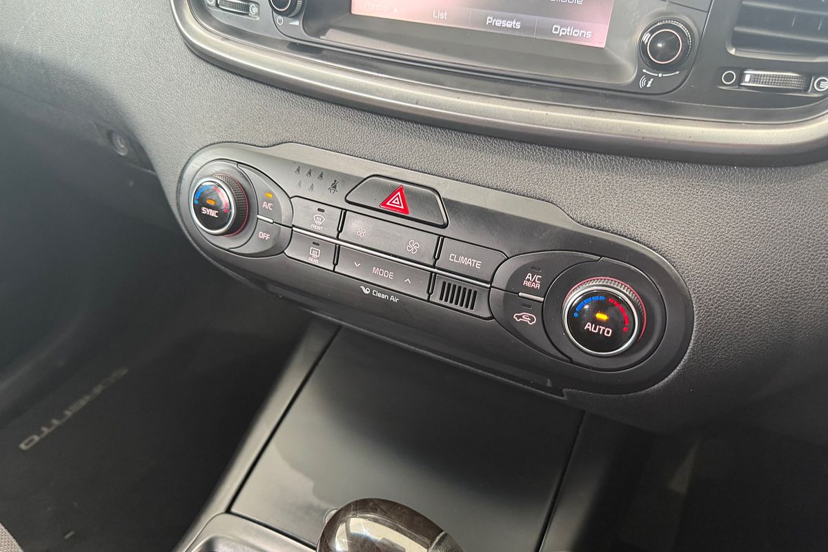 2016 Kia Sorento Si UM