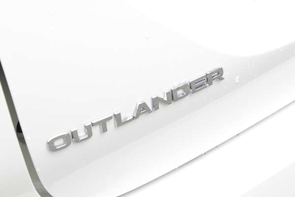2024 Mitsubishi Outlander LS ZM