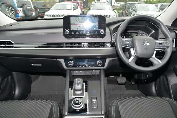 2024 Mitsubishi Outlander LS ZM