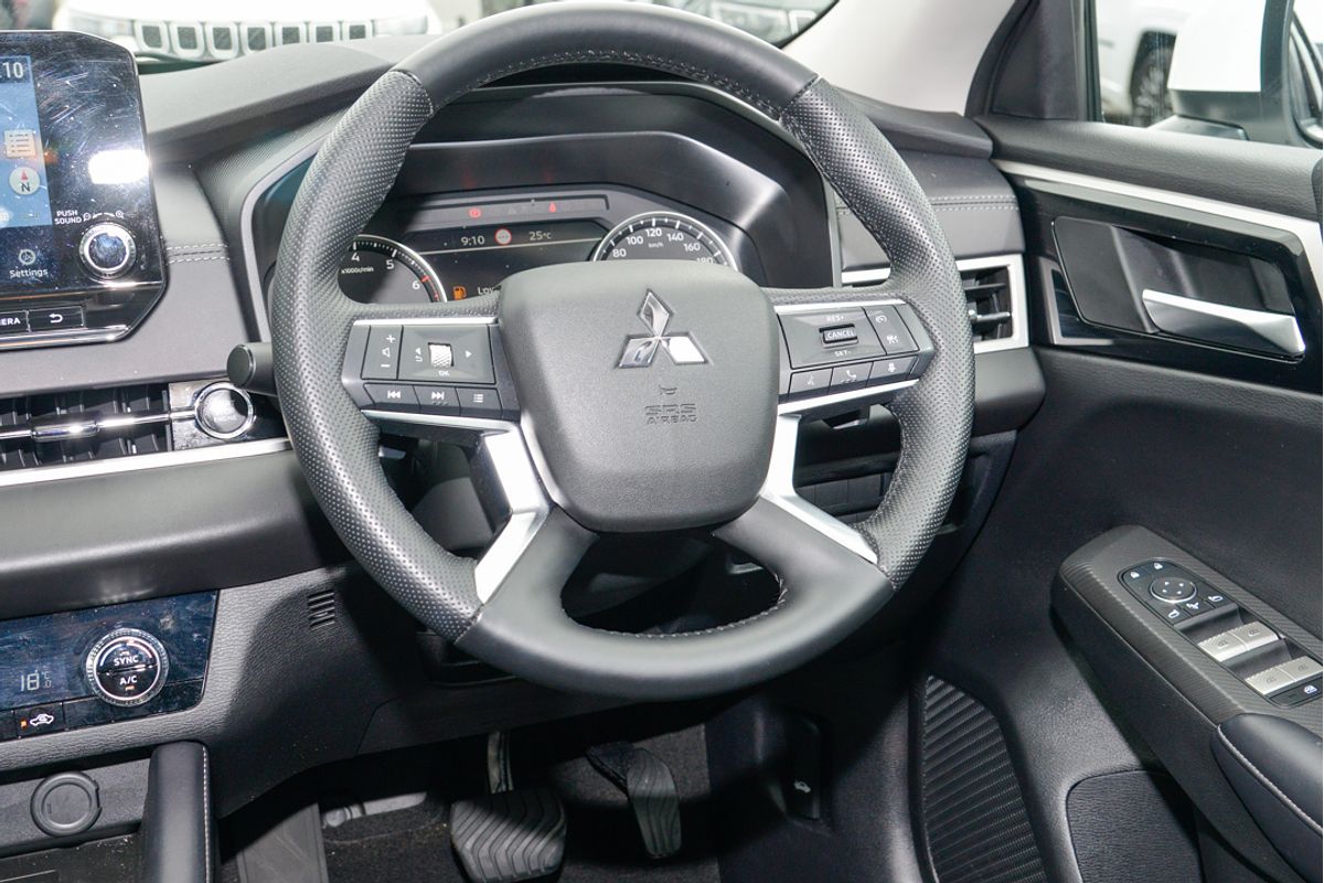 2024 Mitsubishi Outlander LS ZM