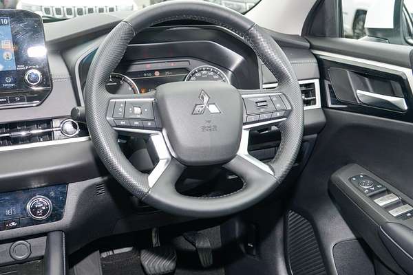 2024 Mitsubishi Outlander LS ZM