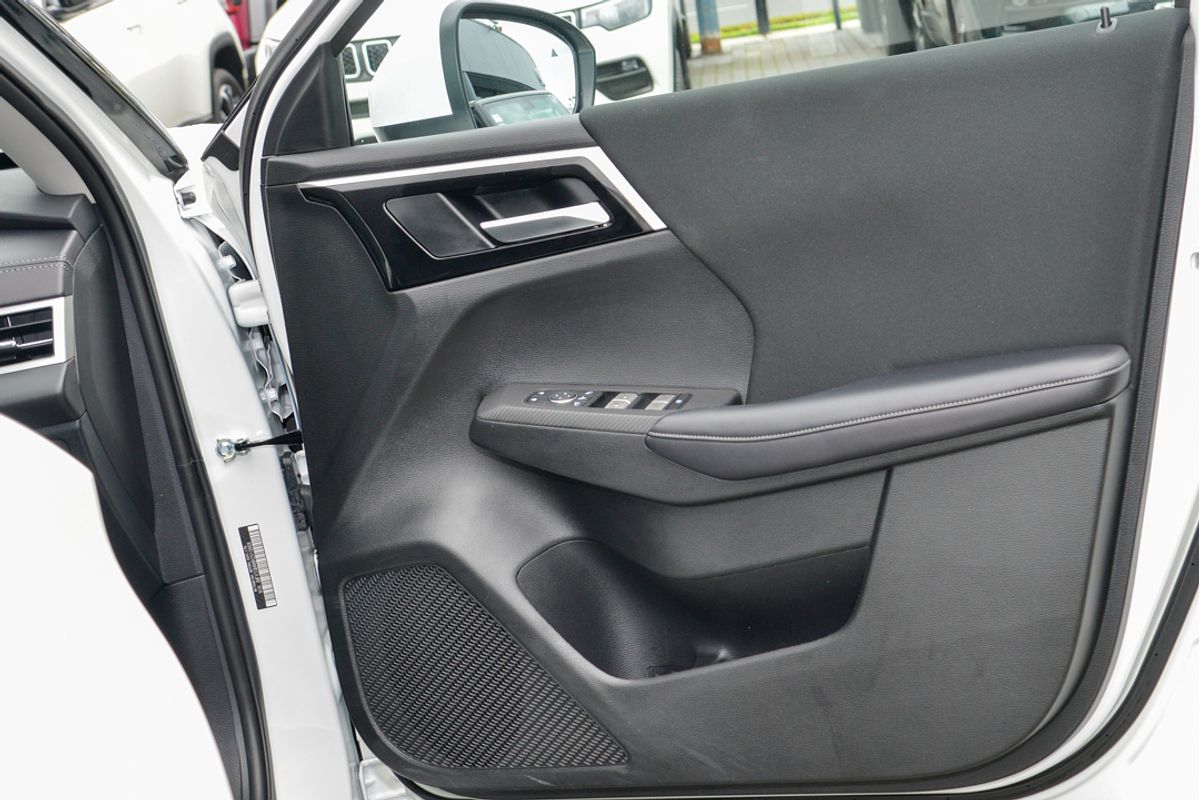 2024 Mitsubishi Outlander LS ZM