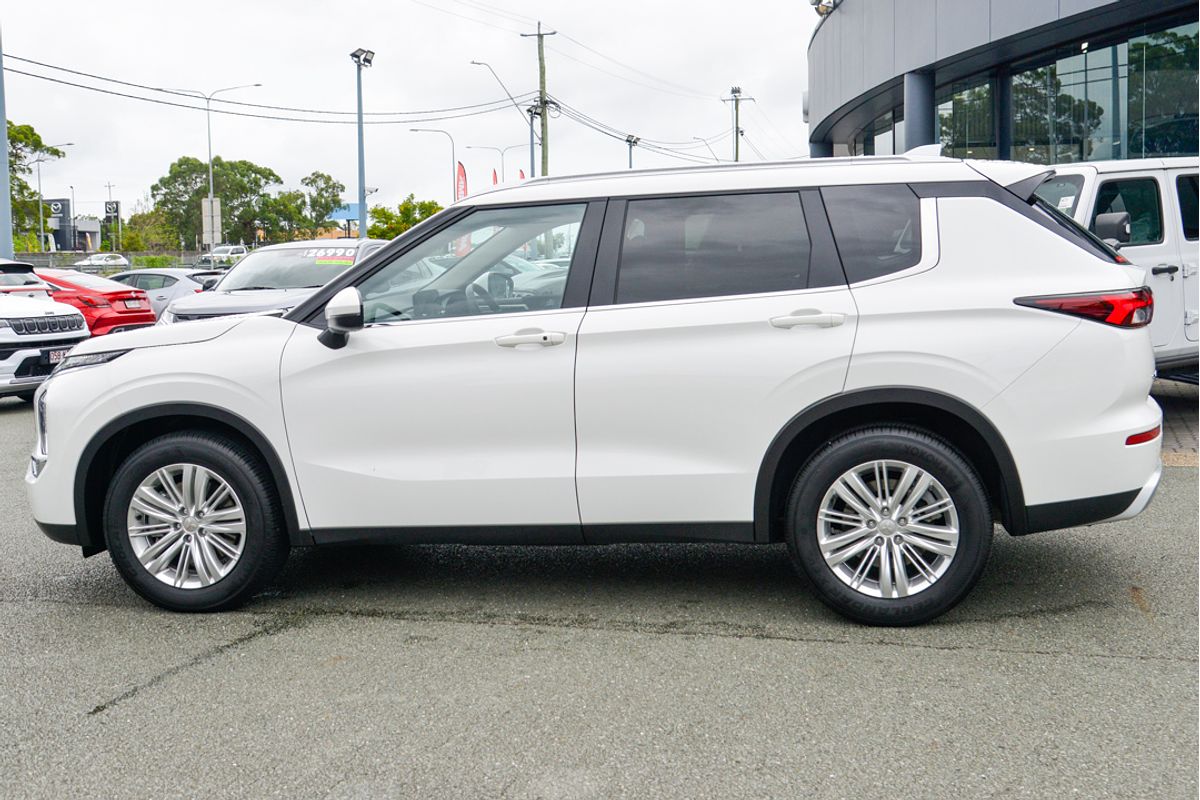 2024 Mitsubishi Outlander LS ZM