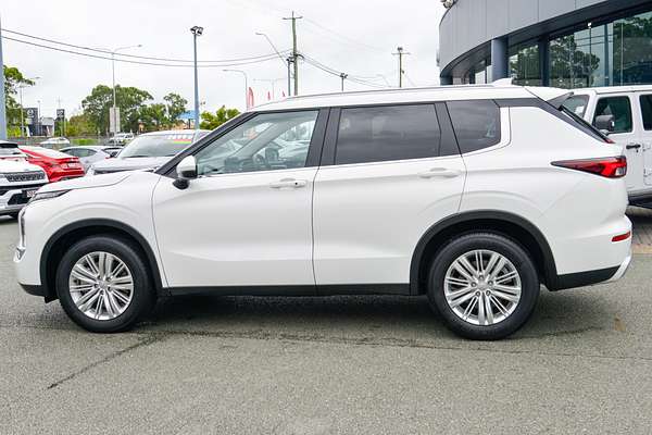 2024 Mitsubishi Outlander LS ZM