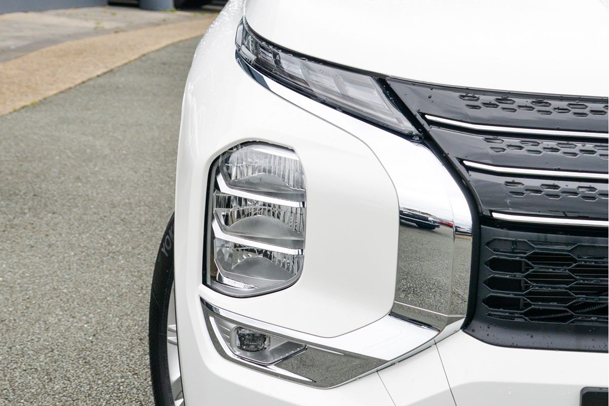 2024 Mitsubishi Outlander LS ZM