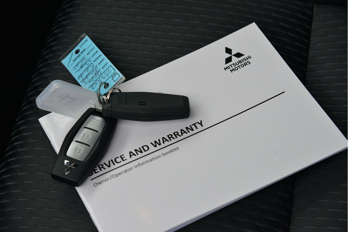 2024 Mitsubishi Outlander LS ZM
