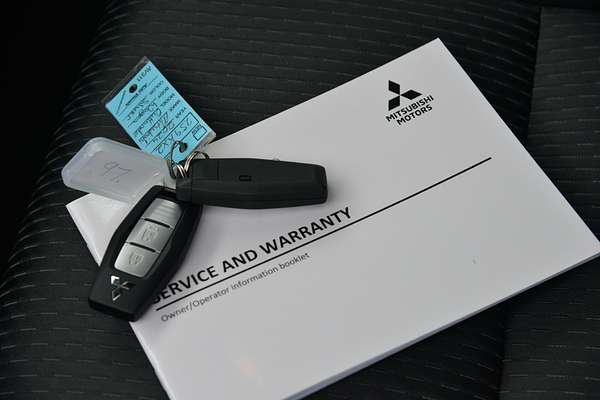 2024 Mitsubishi Outlander LS ZM