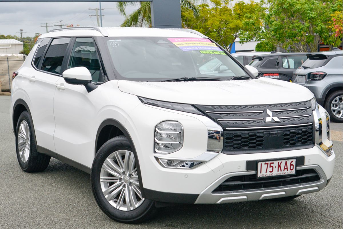 2024 Mitsubishi Outlander LS ZM