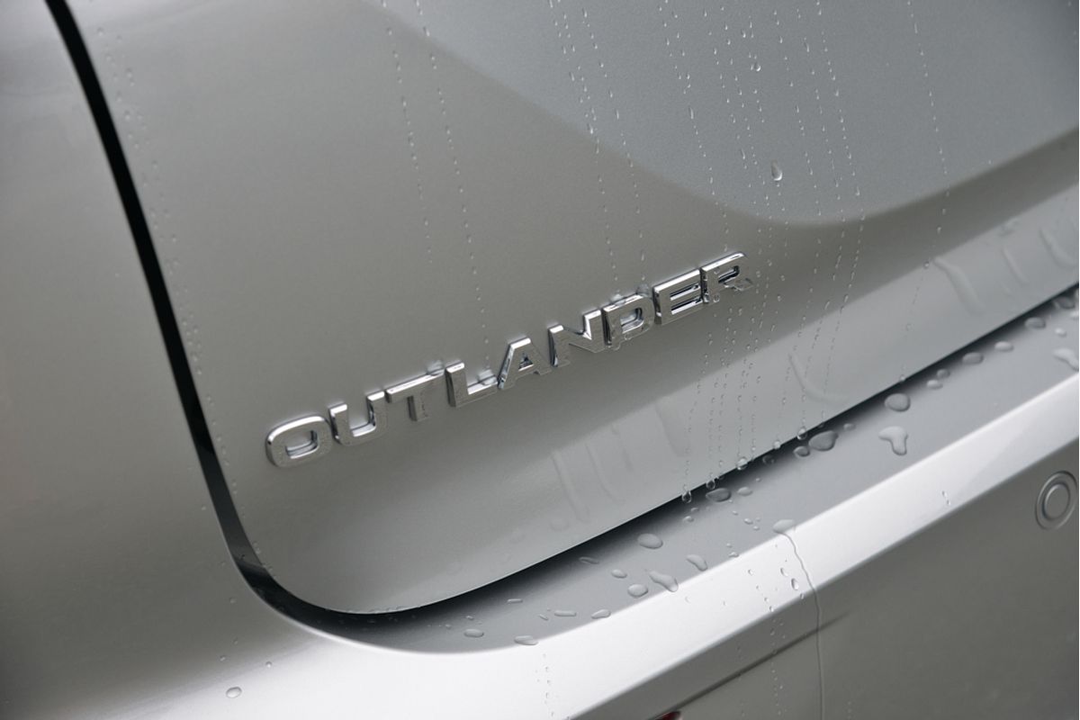 2024 Mitsubishi Outlander LS ZM