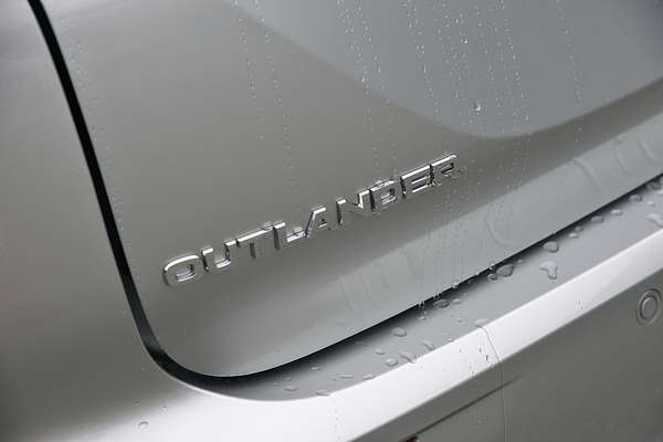 2024 Mitsubishi Outlander LS ZM
