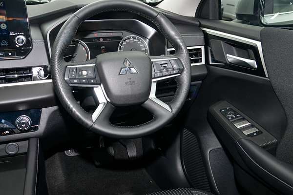 2024 Mitsubishi Outlander LS ZM