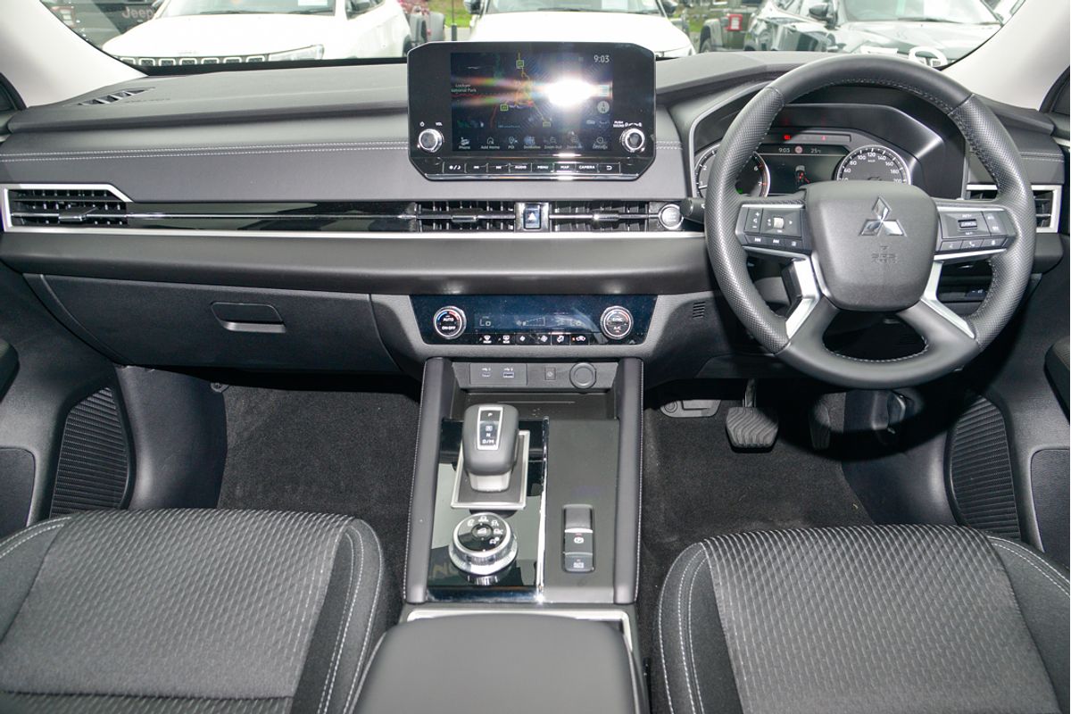 2024 Mitsubishi Outlander LS ZM