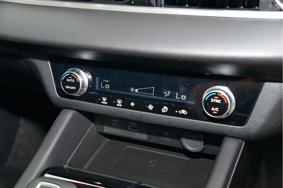2024 Mitsubishi Outlander LS ZM