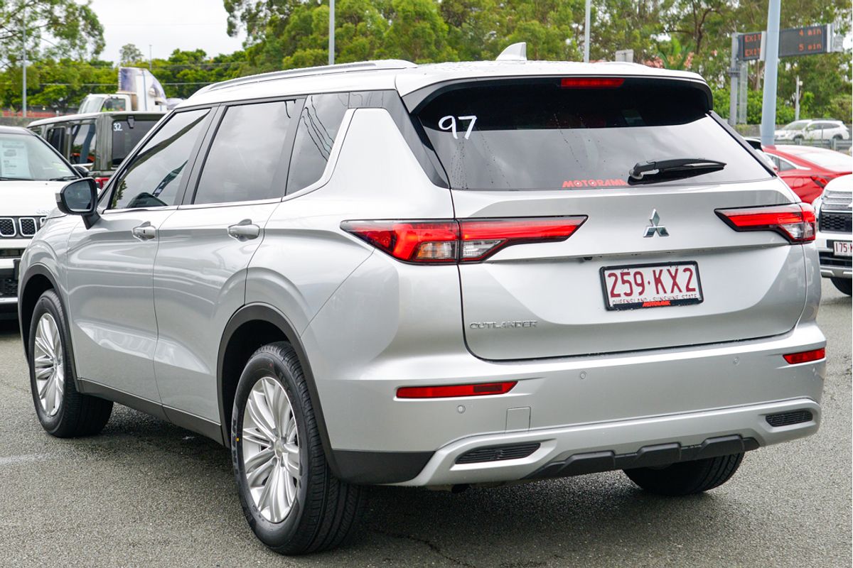 2024 Mitsubishi Outlander LS ZM