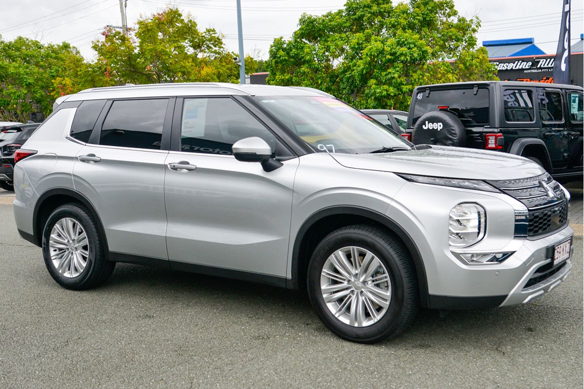 2024 Mitsubishi Outlander LS ZM