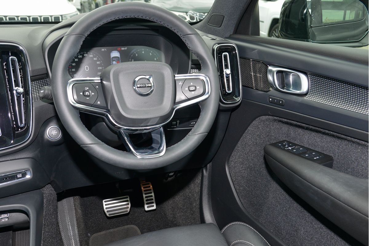 2022 Volvo XC40 T5 R-Design