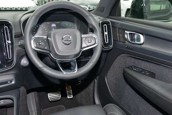 2022 Volvo XC40 T5 R-Design