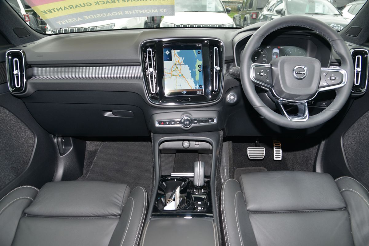 2022 Volvo XC40 T5 R-Design
