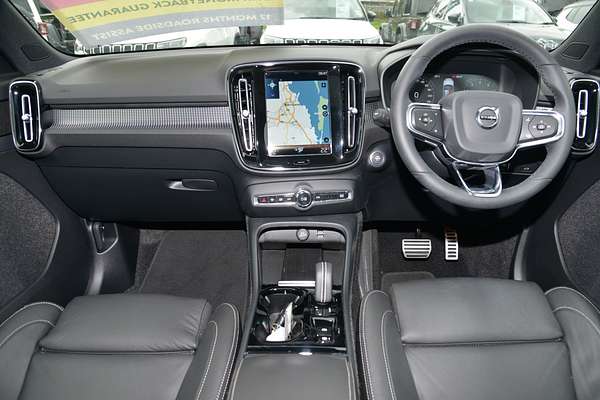 2022 Volvo XC40 T5 R-Design