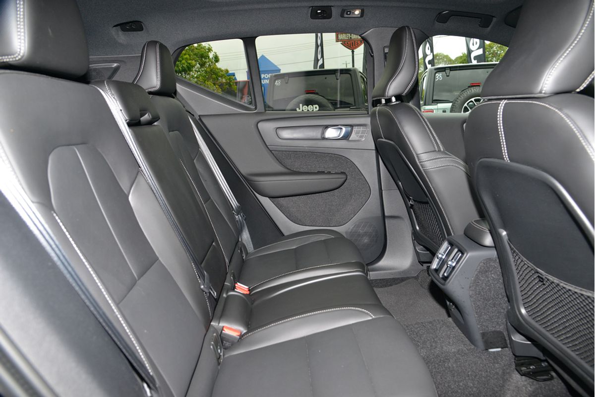 2022 Volvo XC40 T5 R-Design