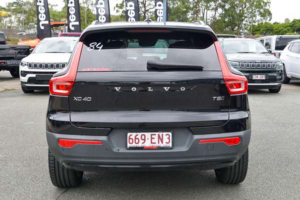 2022 Volvo XC40 T5 R-Design