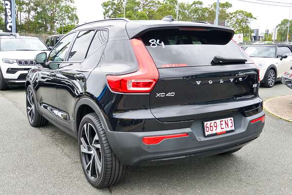 2022 Volvo XC40 T5 R-Design