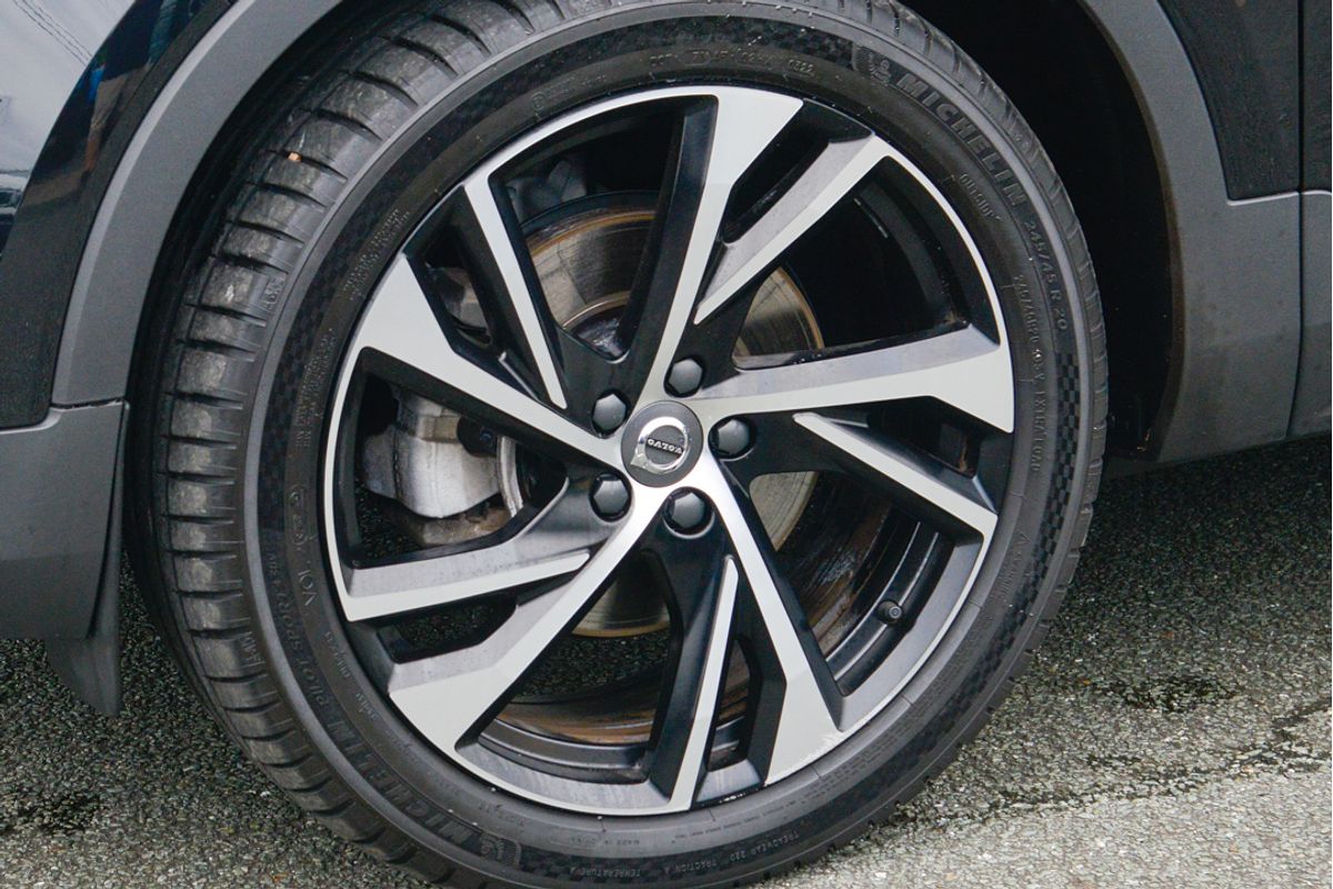 2022 Volvo XC40 T5 R-Design