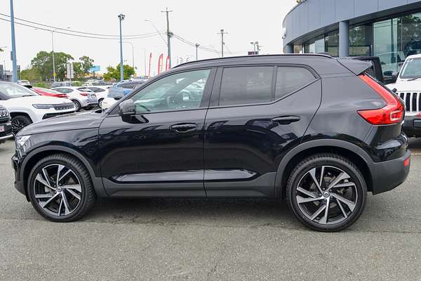 2022 Volvo XC40 T5 R-Design
