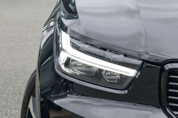 2022 Volvo XC40 T5 R-Design