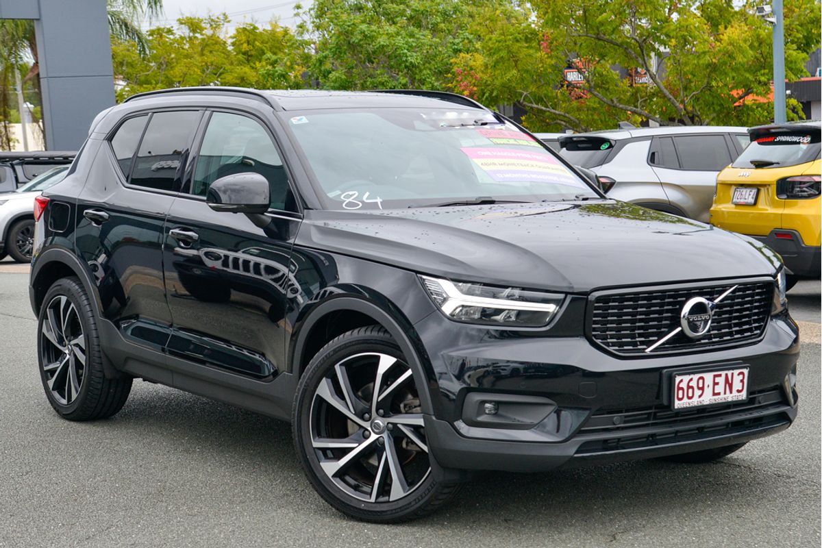 2022 Volvo XC40 T5 R-Design