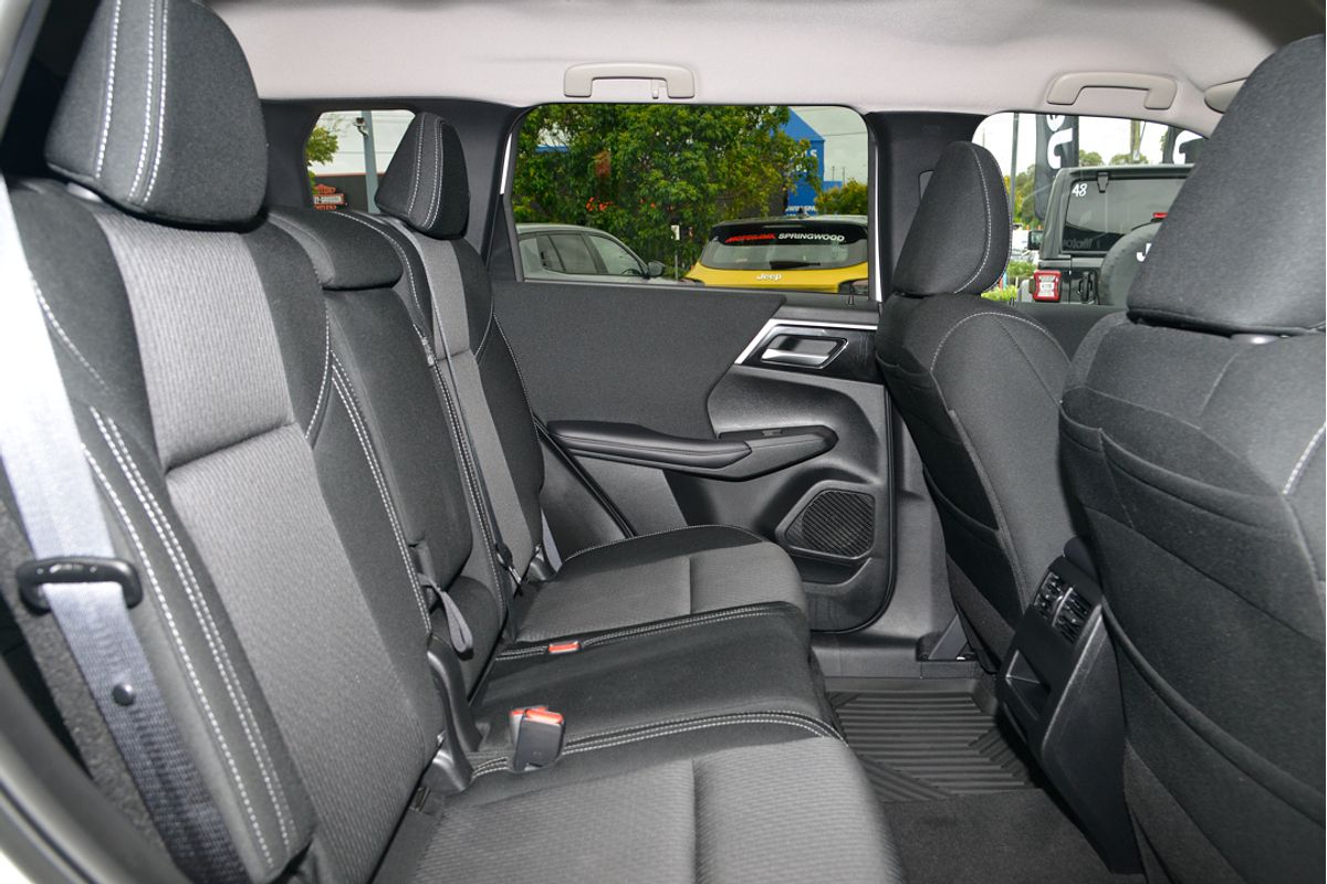 2024 Mitsubishi Outlander LS ZM
