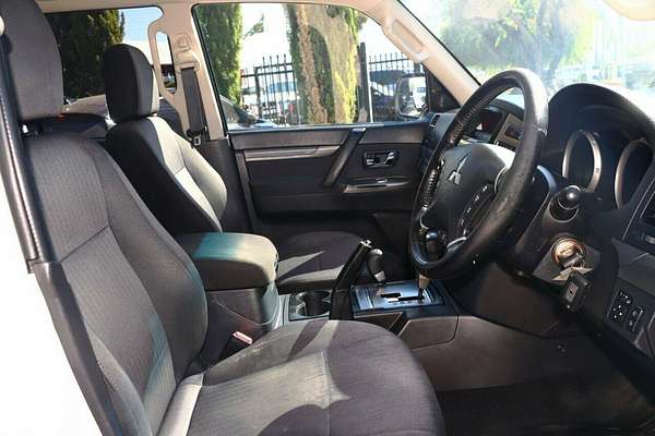 2016 Mitsubishi Pajero GLX NX