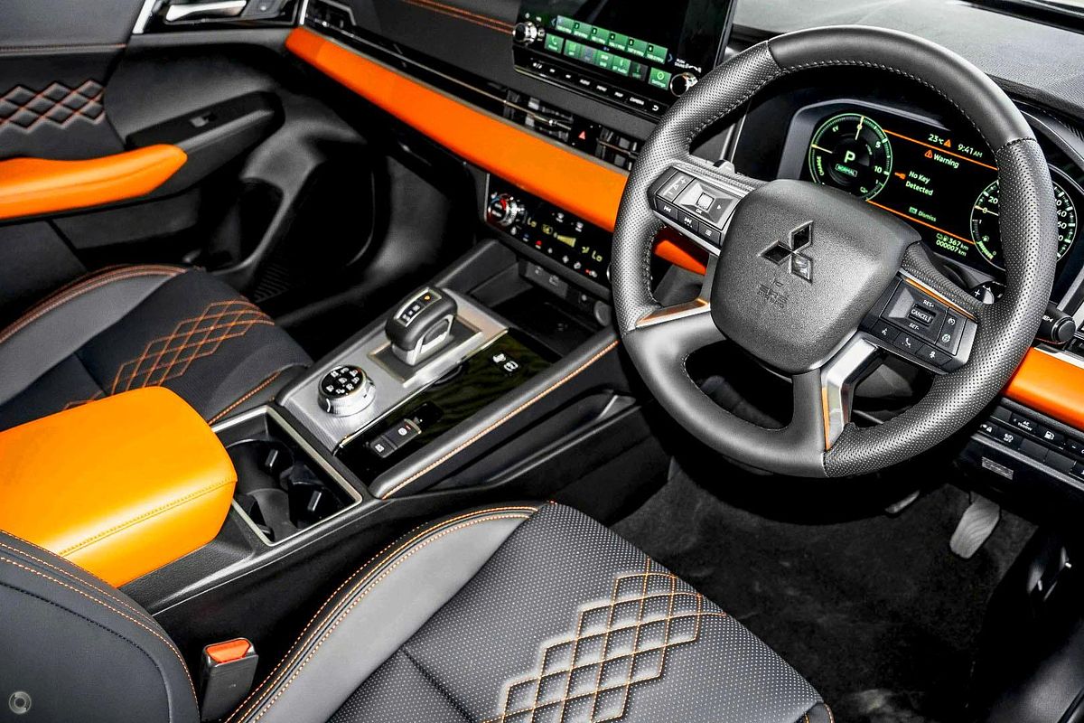 2024 Mitsubishi Outlander PHEV Exceed Tourer ZM