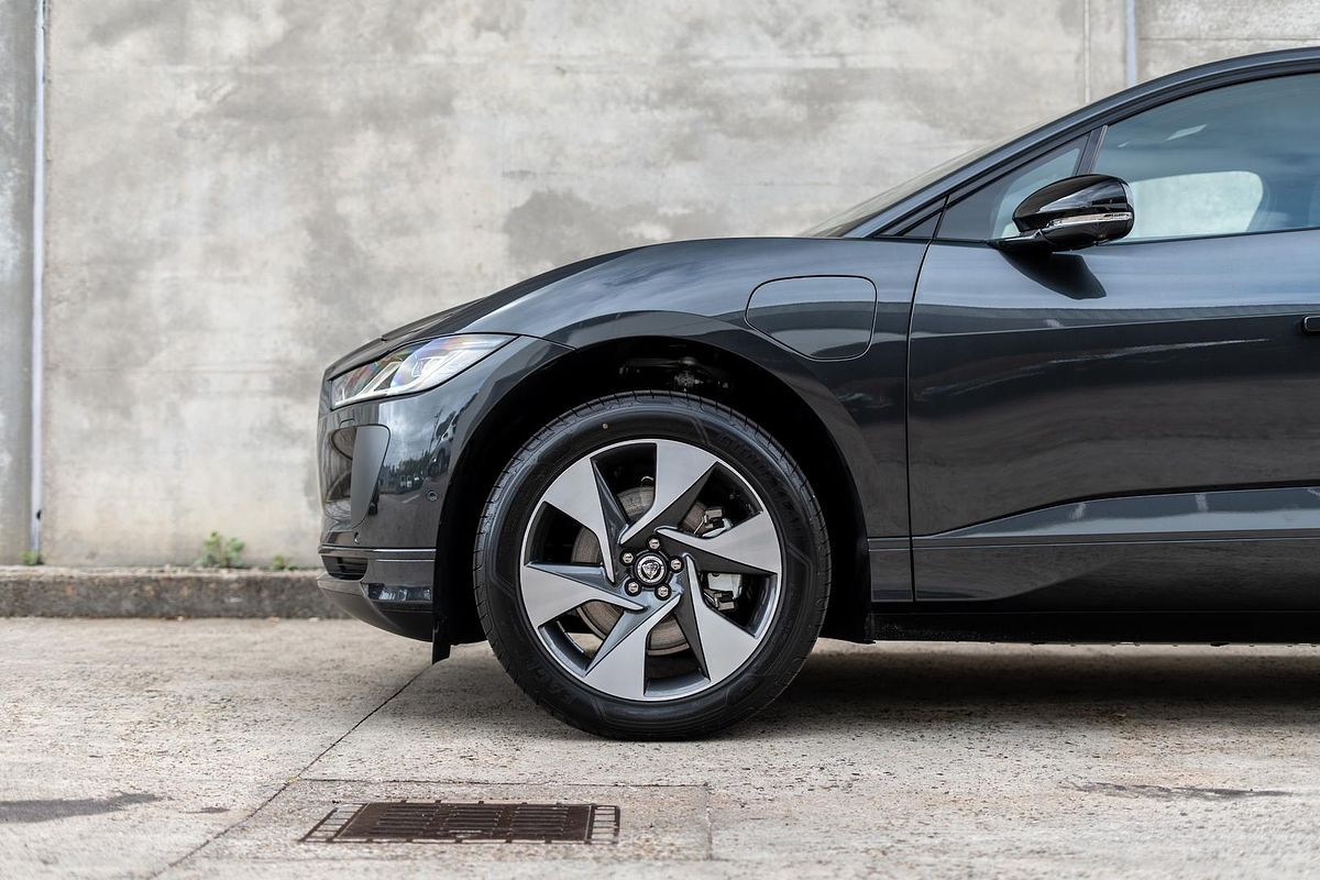 2023 Jaguar I-PACE EV400 R-Dynamic SE X590