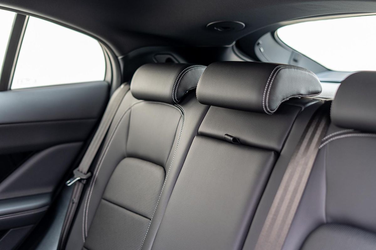 2023 Jaguar I-PACE EV400 R-Dynamic SE X590