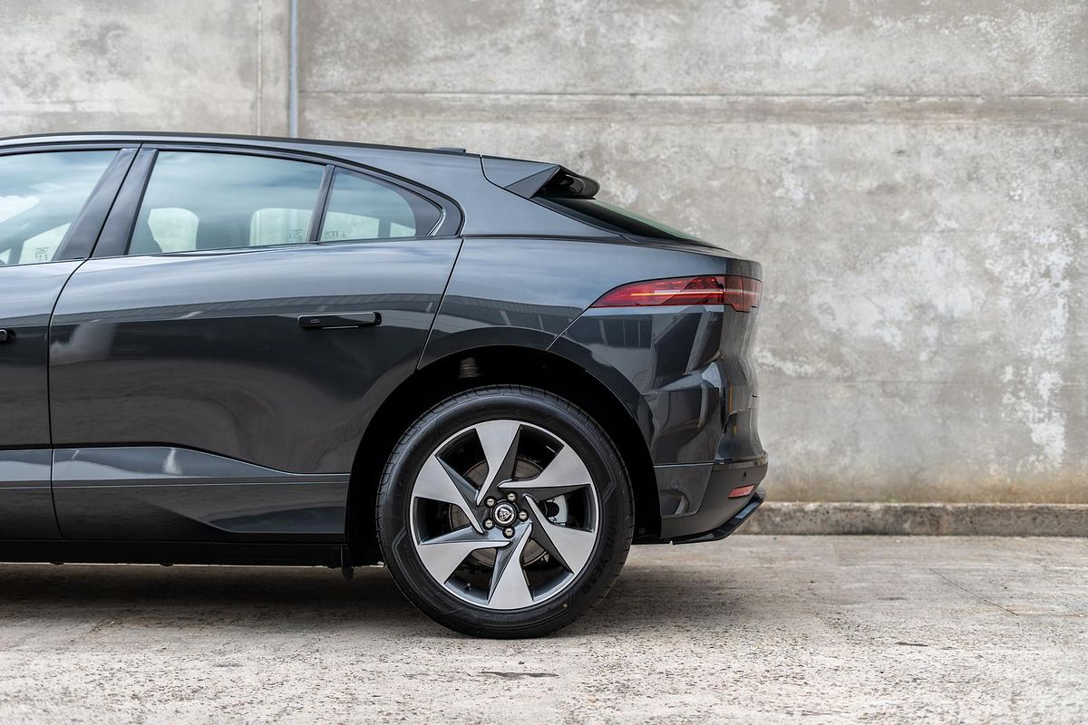 2023 Jaguar I-PACE EV400 R-Dynamic SE X590