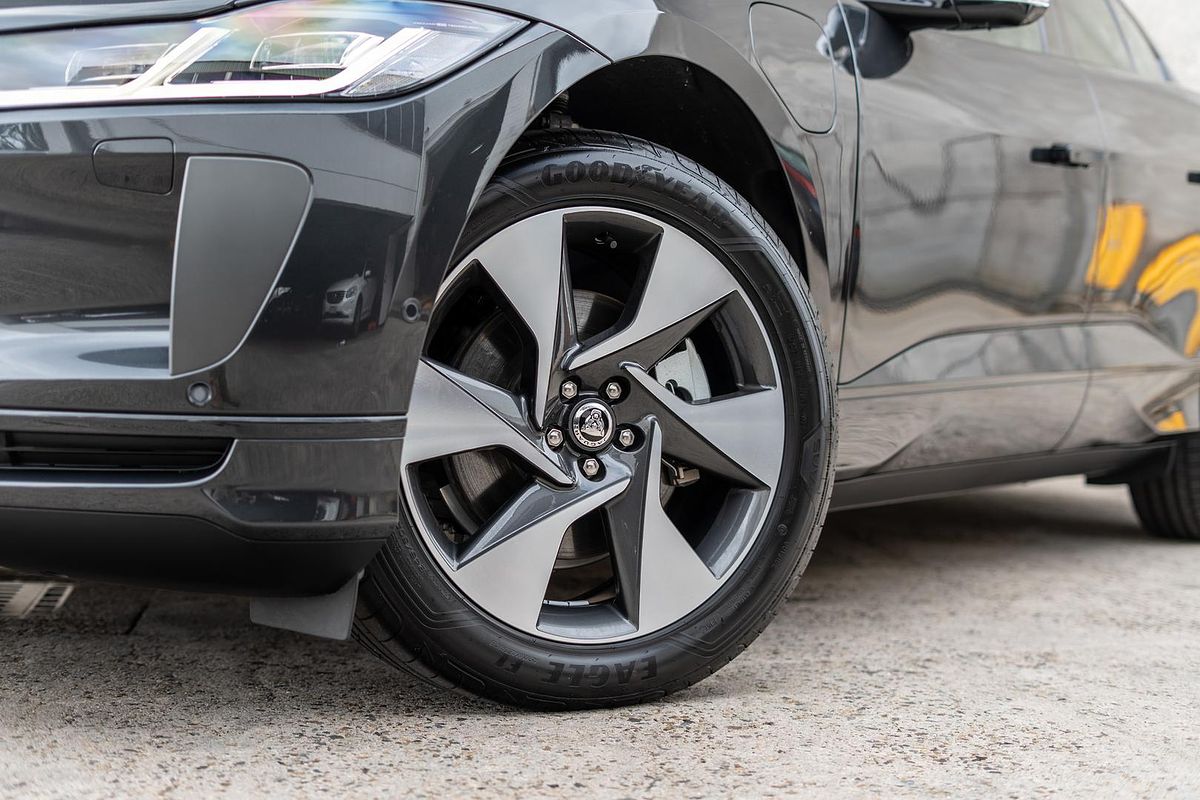 2023 Jaguar I-PACE EV400 R-Dynamic SE X590
