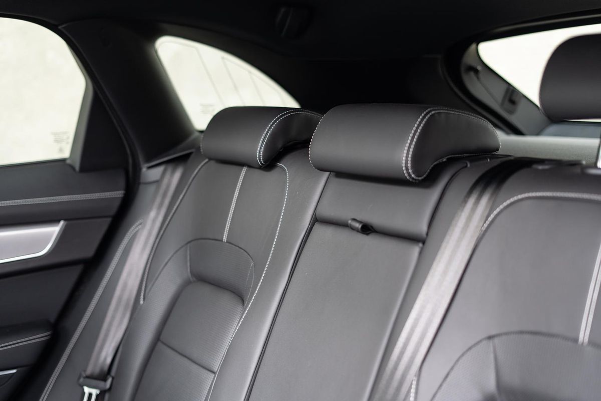 2023 Jaguar F-PACE D300 R-Dynamic SE X761