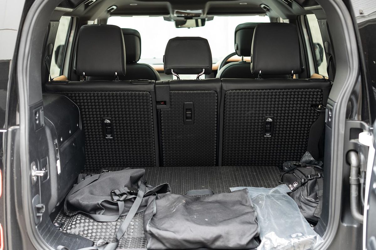 2024 Land Rover Defender 110 P400e X-Dynamic HSE L663