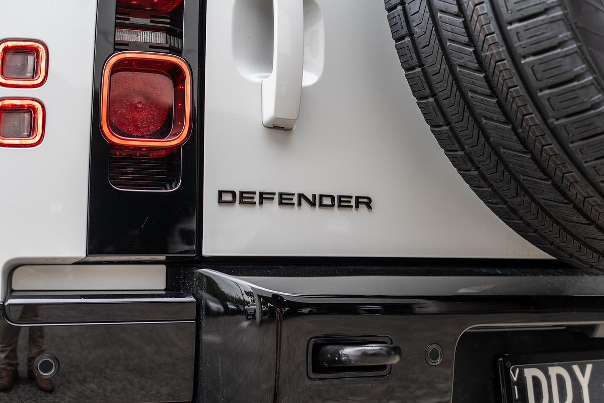 2024 Land Rover Defender 110 P400e X-Dynamic HSE L663