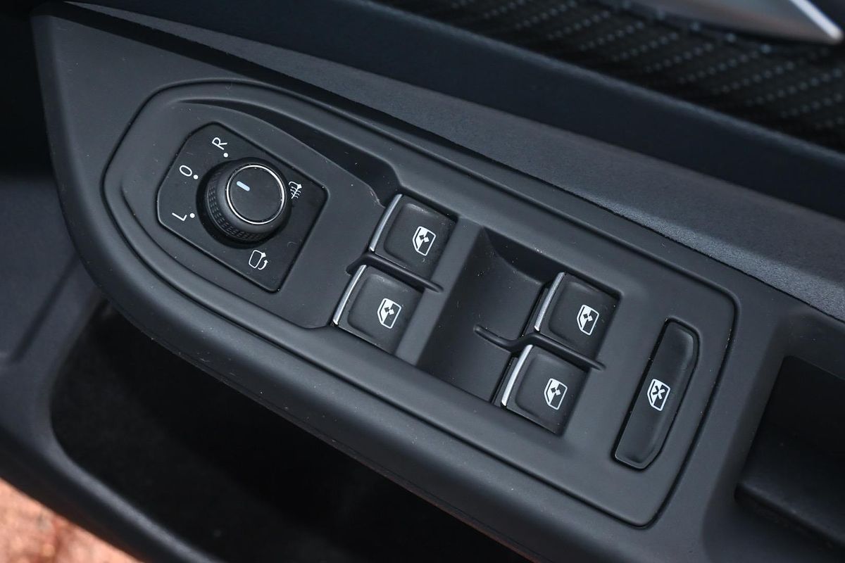 2022 Volkswagen Golf 110TSI R-Line 8