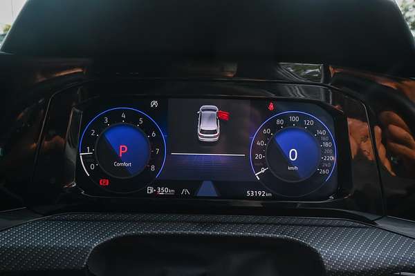 2022 Volkswagen Golf 110TSI R-Line 8