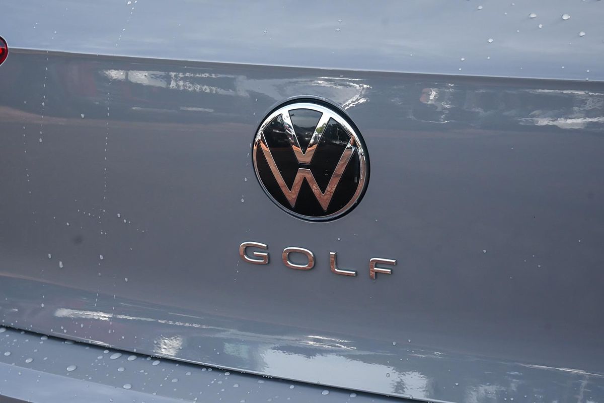 2022 Volkswagen Golf 110TSI R-Line 8