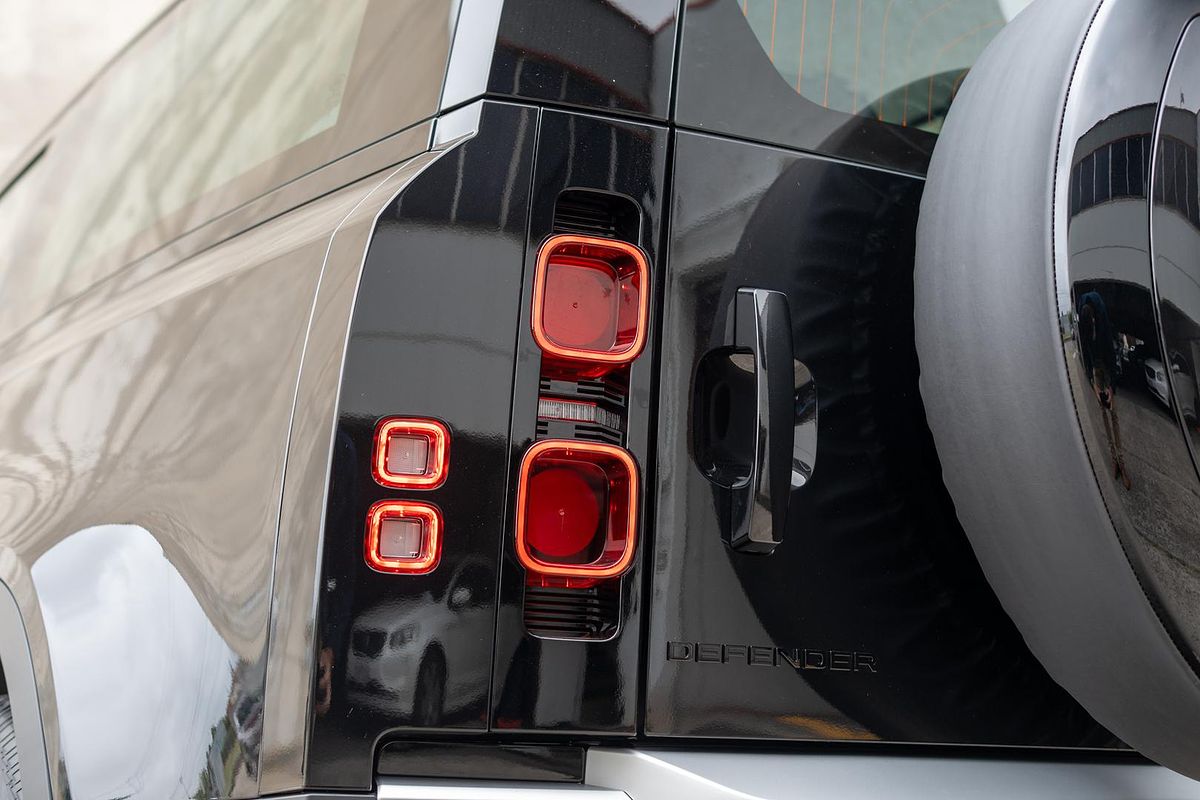 2025 Land Rover Defender 90 D250 S L663