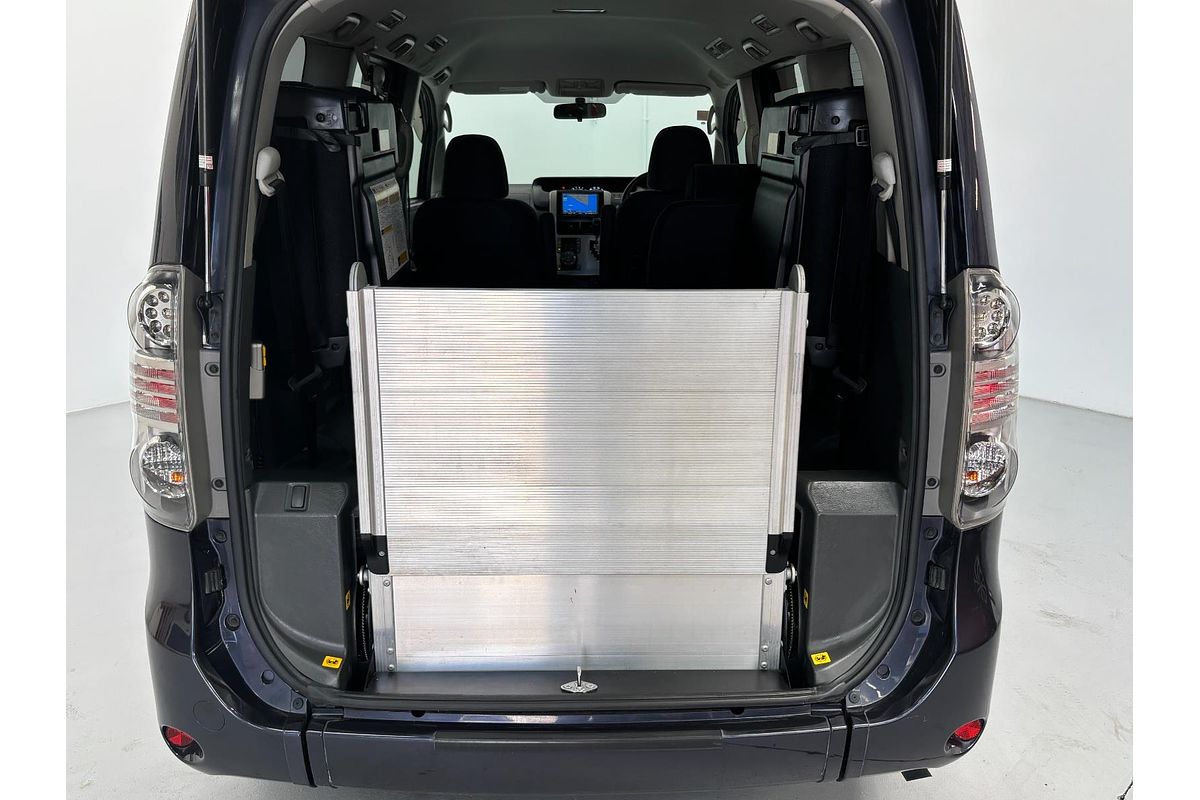 2009 Toyota VOXY WELCAB ZRR70