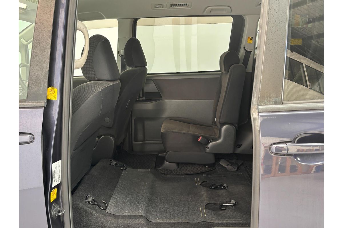 2009 Toyota VOXY WELCAB ZRR70