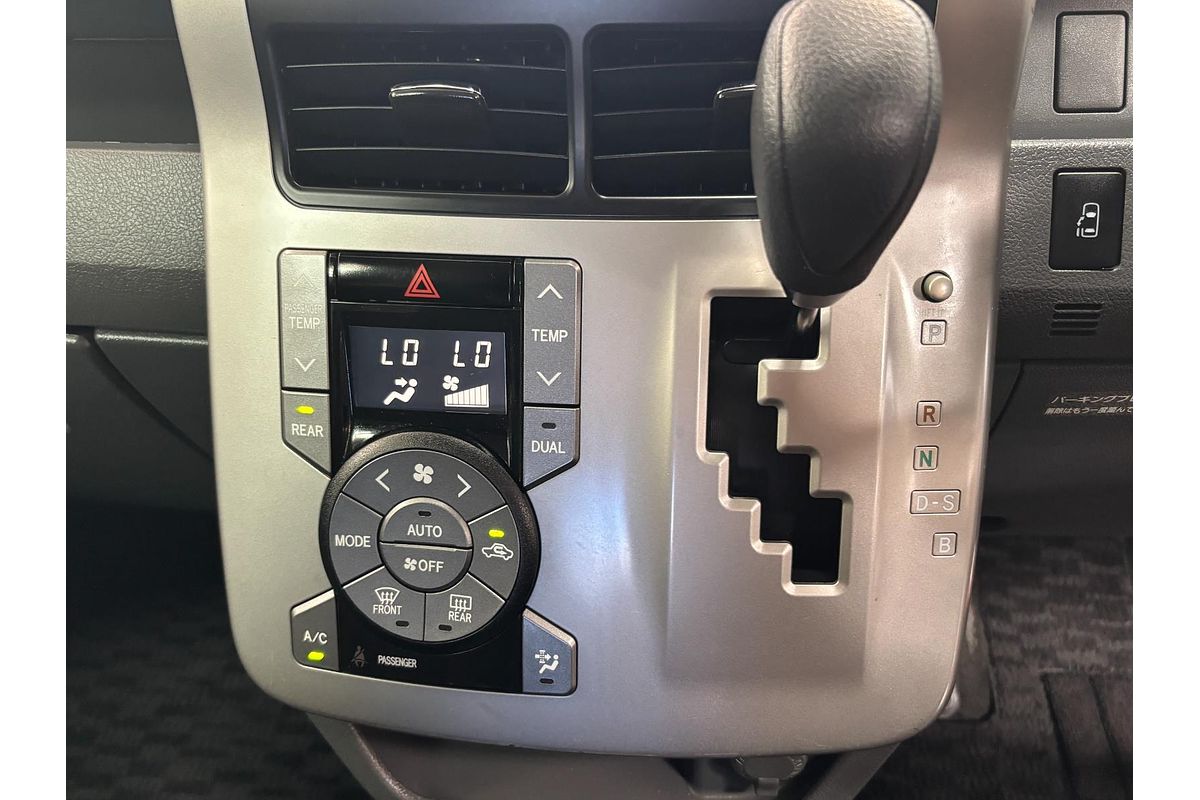 2009 Toyota VOXY WELCAB ZRR70