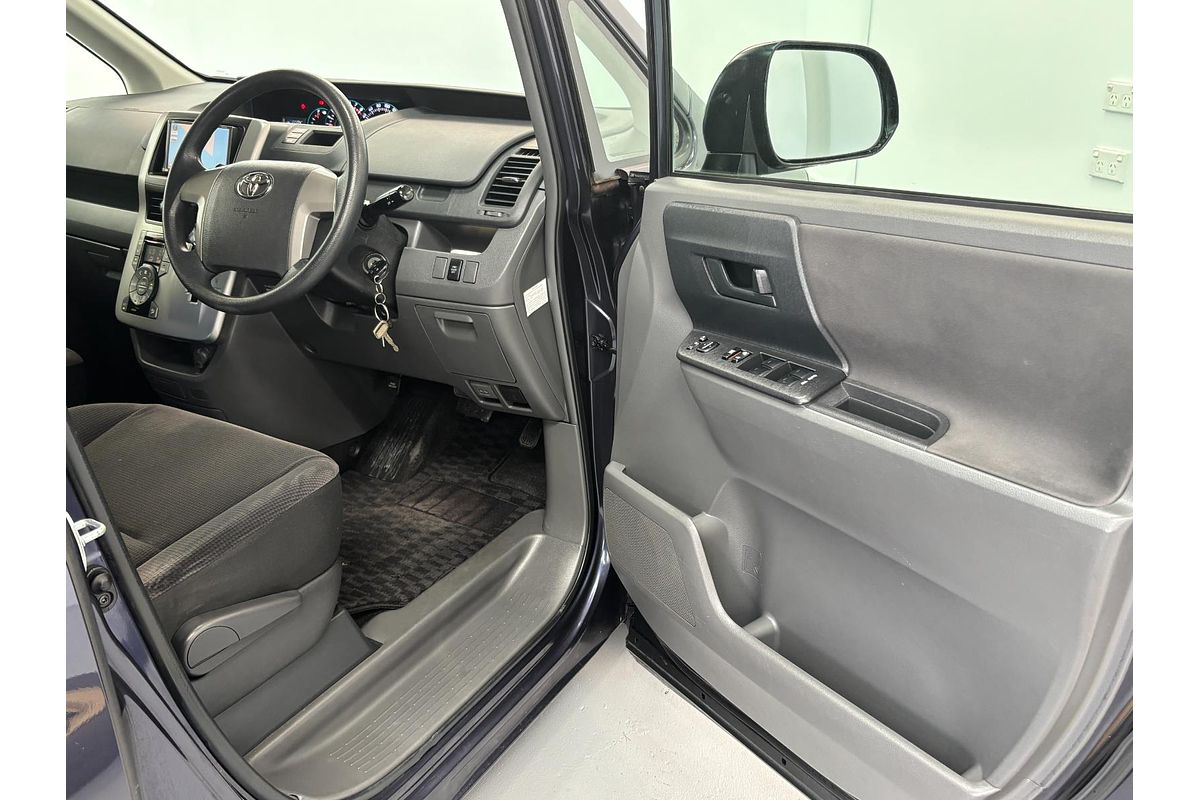 2009 Toyota VOXY WELCAB ZRR70