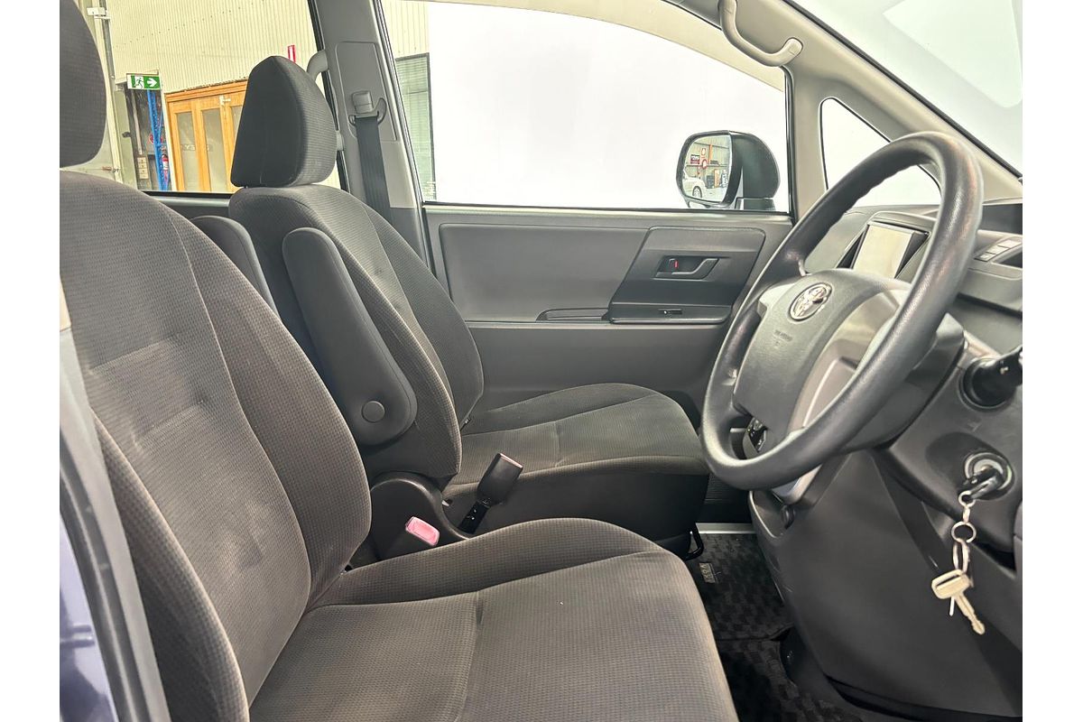 2009 Toyota VOXY WELCAB ZRR70