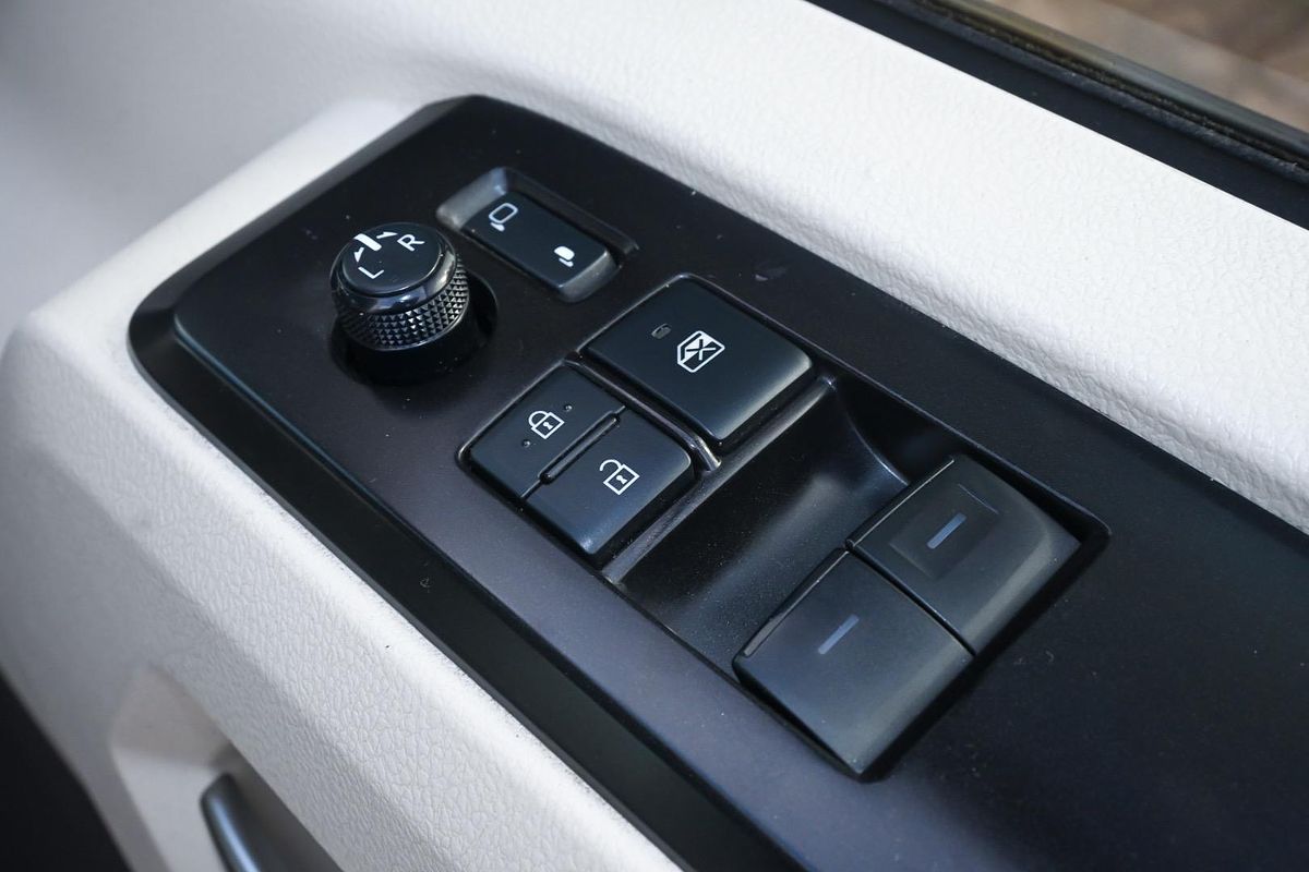 2020 Toyota Hiace Commuter GL GDH322R